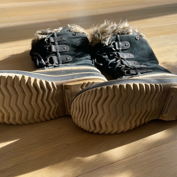 Sorel Joan of Arctic Boots size 7 - Picture 2 of 4